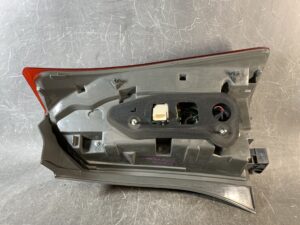 （重複）TOYOTA WISH ZNE10G Genuine Taillight ICHIKOH 68-14 Left Side x1