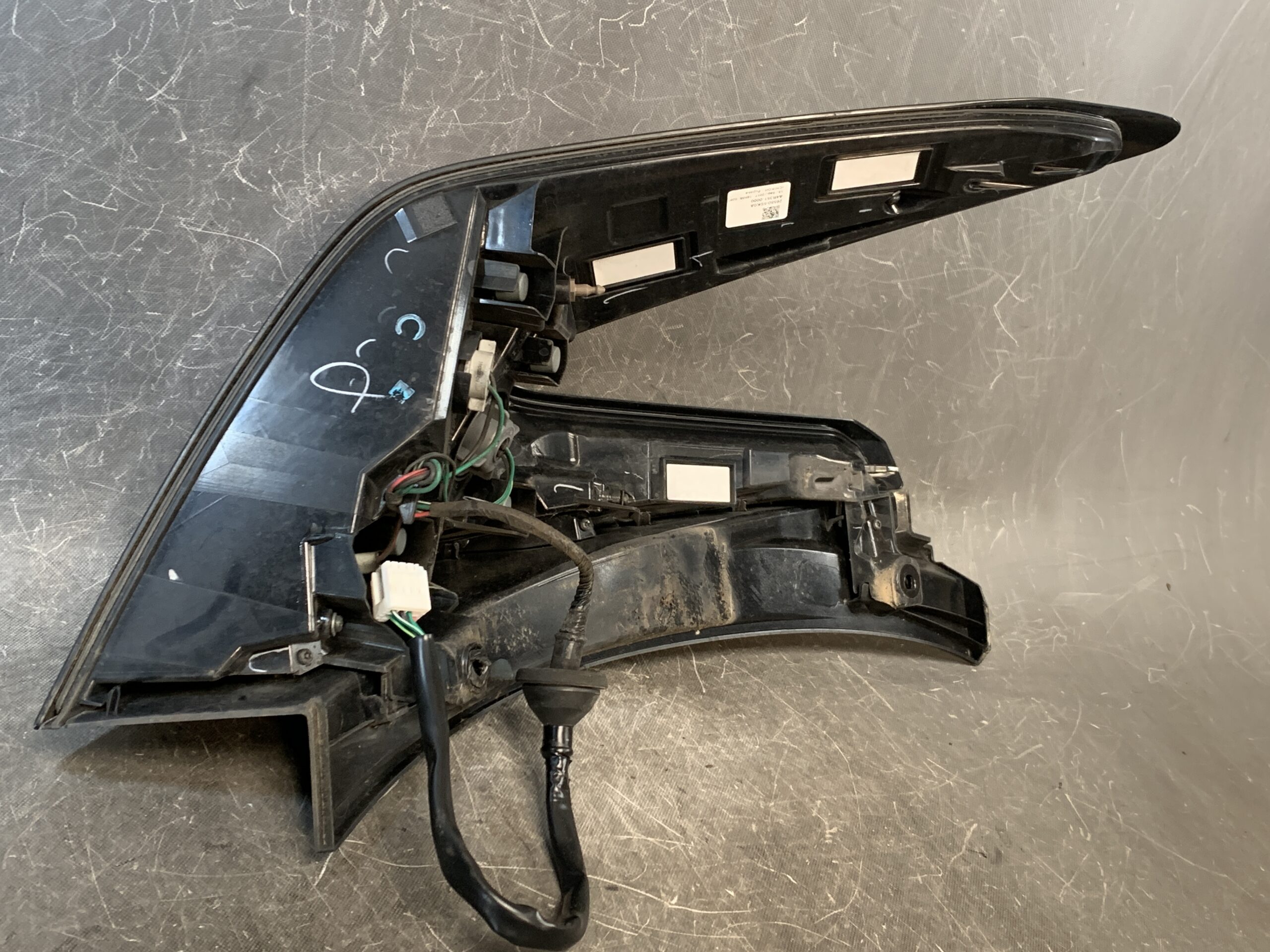 (重複)NISSAN LEAF ZE1 Genuine Taillight / ICHIKOH D212 / Right Side x1