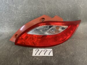（重複）MAZDA DEMIO DE DEJFS DE3FS DE5FS Genuine Taillight / STANLEY P5776 R / Right Side x1