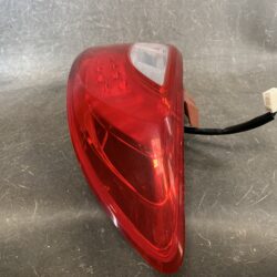 （重複）MAZDA DEMIO DE DEJFS DE3FS DE5FS Genuine Taillight / STANLEY P5776 R / Right Side x1