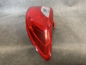 （重複）MAZDA DEMIO DE DEJFS DE3FS DE5FS Genuine Taillight / STANLEY P5776 R / Right Side x1