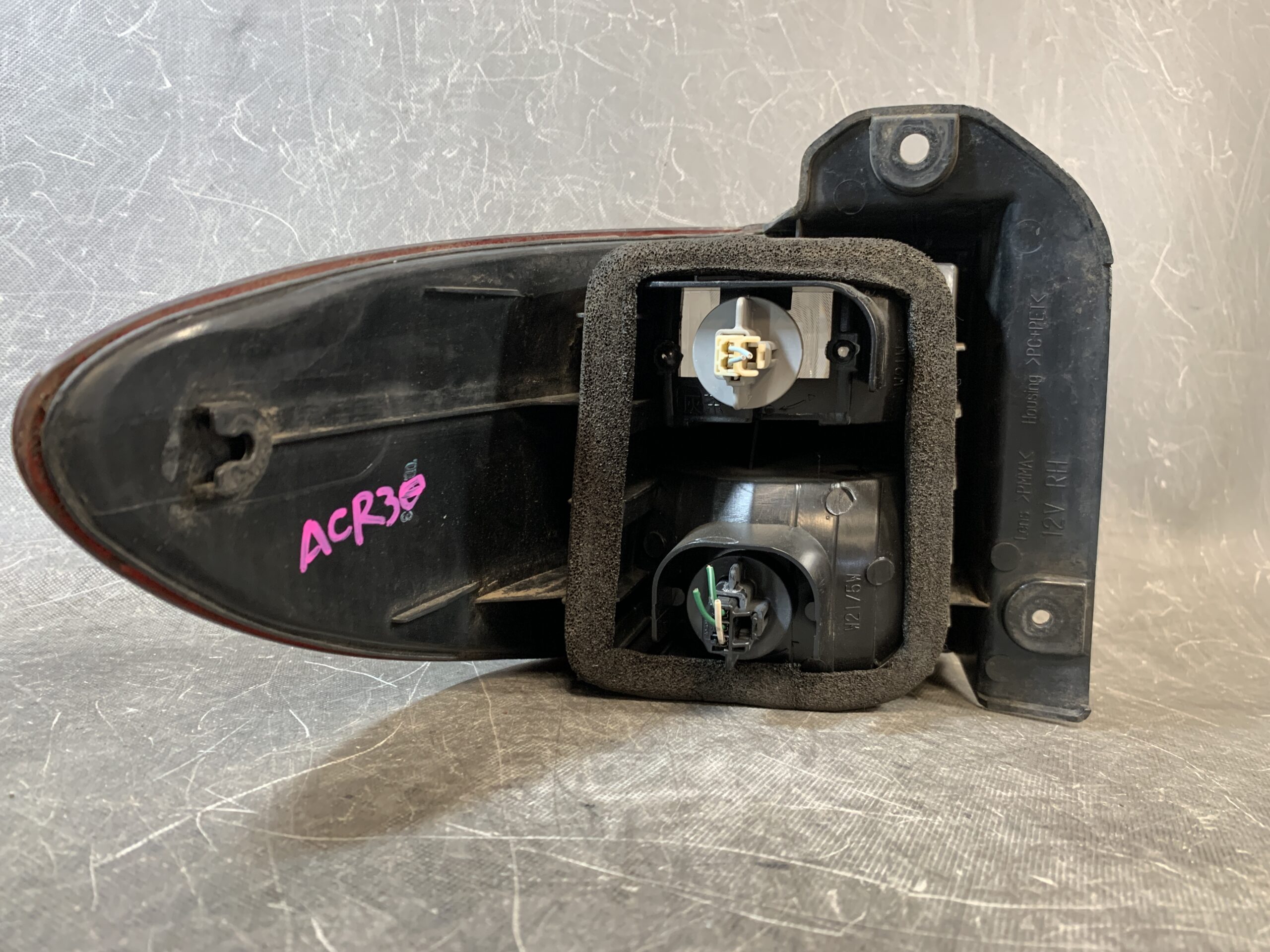 (重複)TOYOTA ESTIMA ACR30 Genuine Taillight ICHIKOH 28-139 Right Side x1