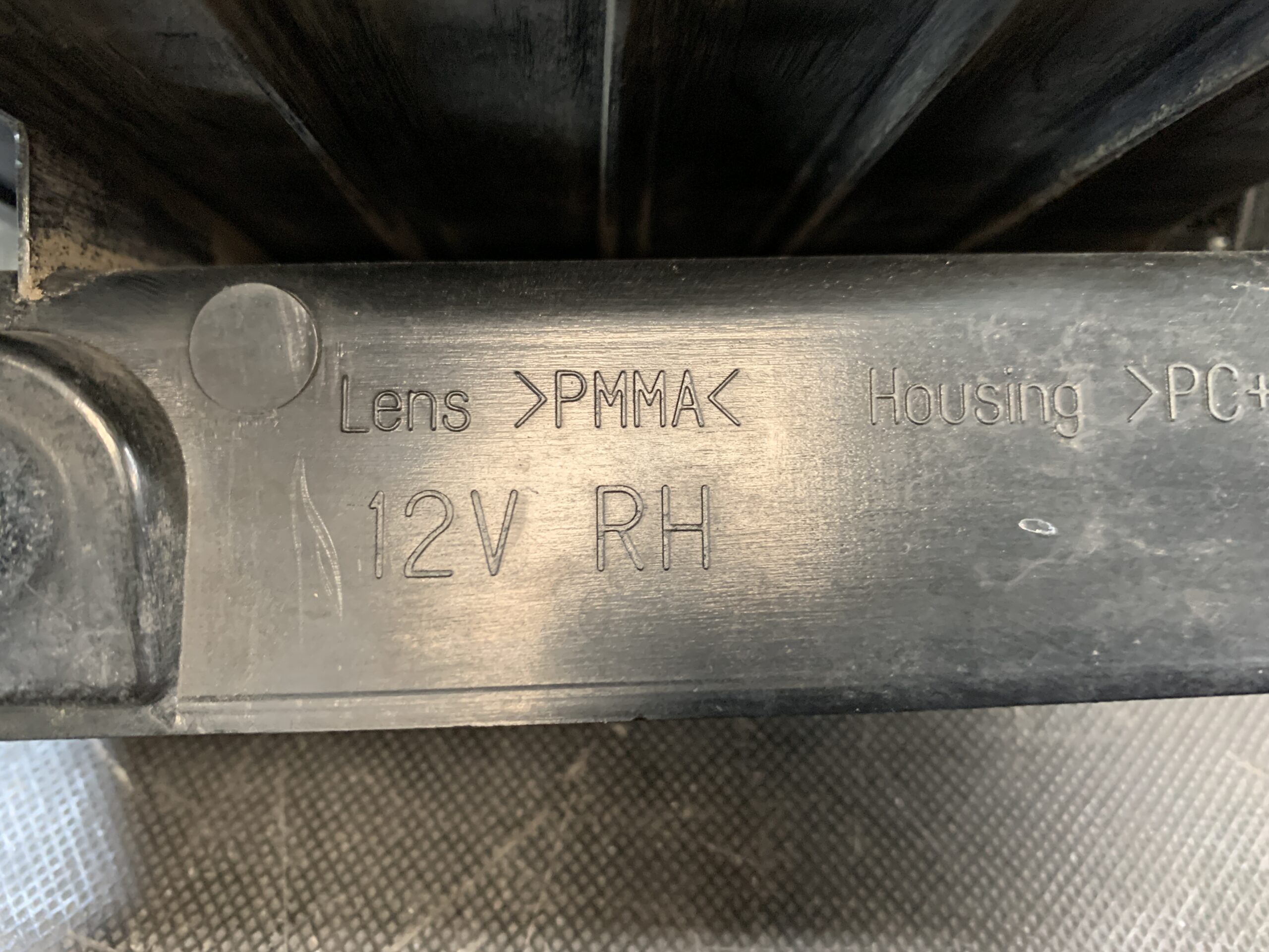 (重複)TOYOTA ESTIMA ACR30 Genuine Taillight ICHIKOH 28-139 Right Side x1