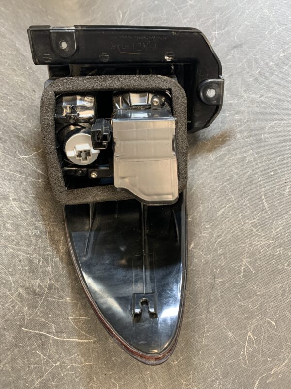 （重複）TOYOTA ESTIMA ACR30 ACR40Genu ine Taillight ICHIKOH 28-169 Left Side x1