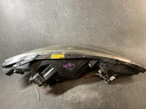 （重複）TOYOTA ESTIMA ACR30 Genuine HID Headlight KOITO 28-134 Left Side x1