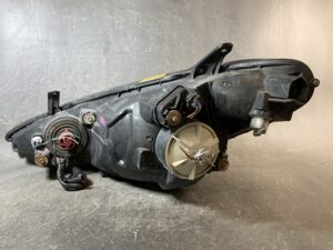 TOYOTA ESTIMA ACR30 Genuine HID Headlight KOITO 28-134 Right Side x1