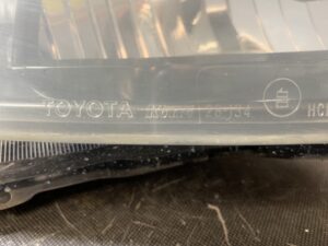 TOYOTA ESTIMA ACR30 Genuine HID Headlight KOITO 28-134 Right Side x1