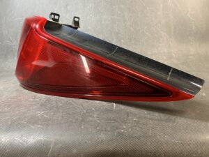 MAZDA PREMACY CW NISSAN LAFESTA Taillight STANLEY P9377 R Right Side x1