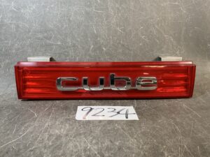 NISSAN CUBE Z12 NZ12 Tail Garnish panel STANLEY P8244