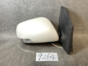 TOYOTA COROLLA FIELDER AXIO NZE14# ZNE14# Door Mirror 8318 Right Side x1