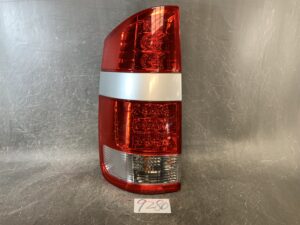 TOYOTA NOAH AZR60 Genuine Taillight / ICHIKOH 28-184 / Left Side x1