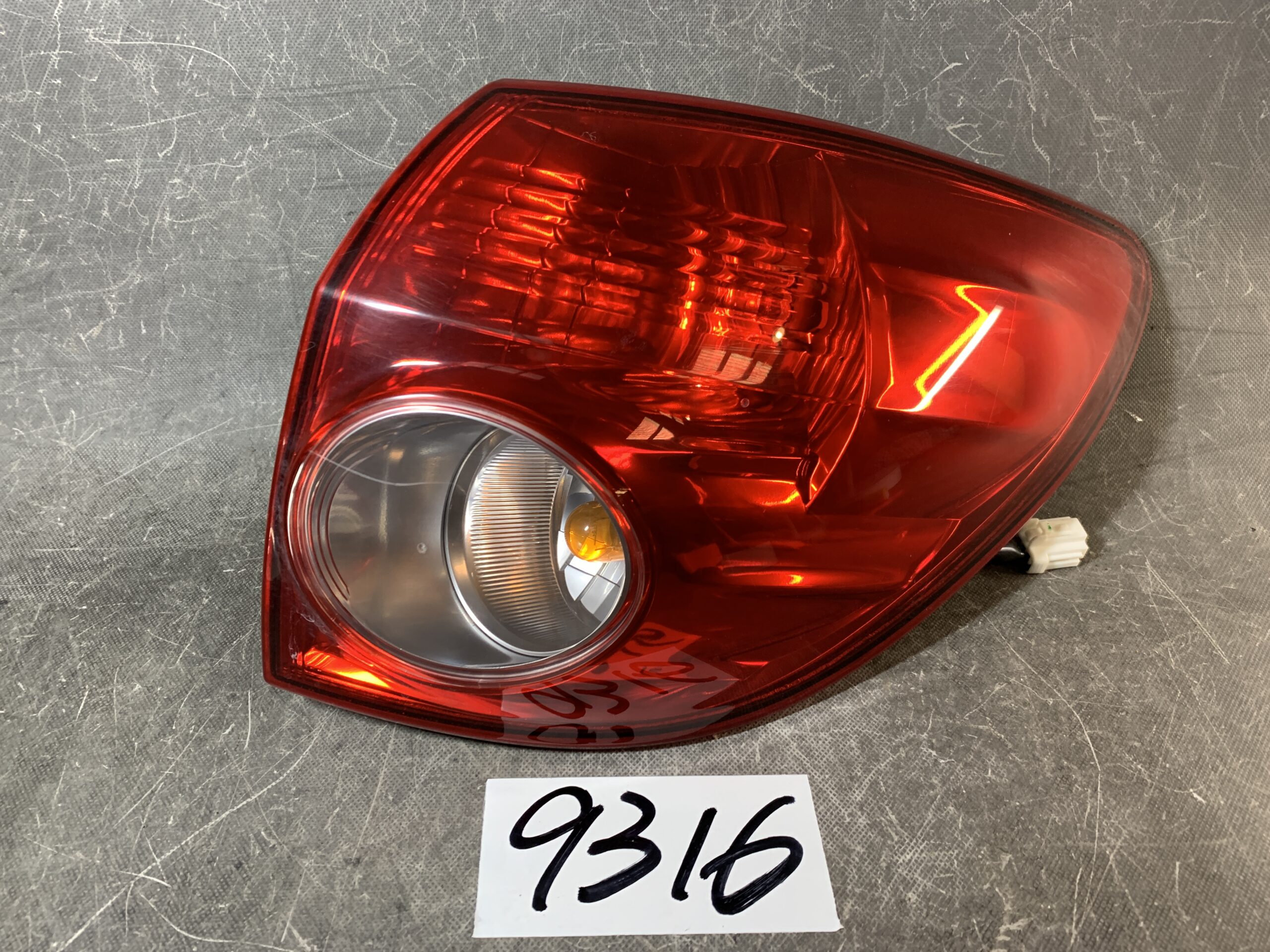 KOITO 220-24886 / Right Side x1