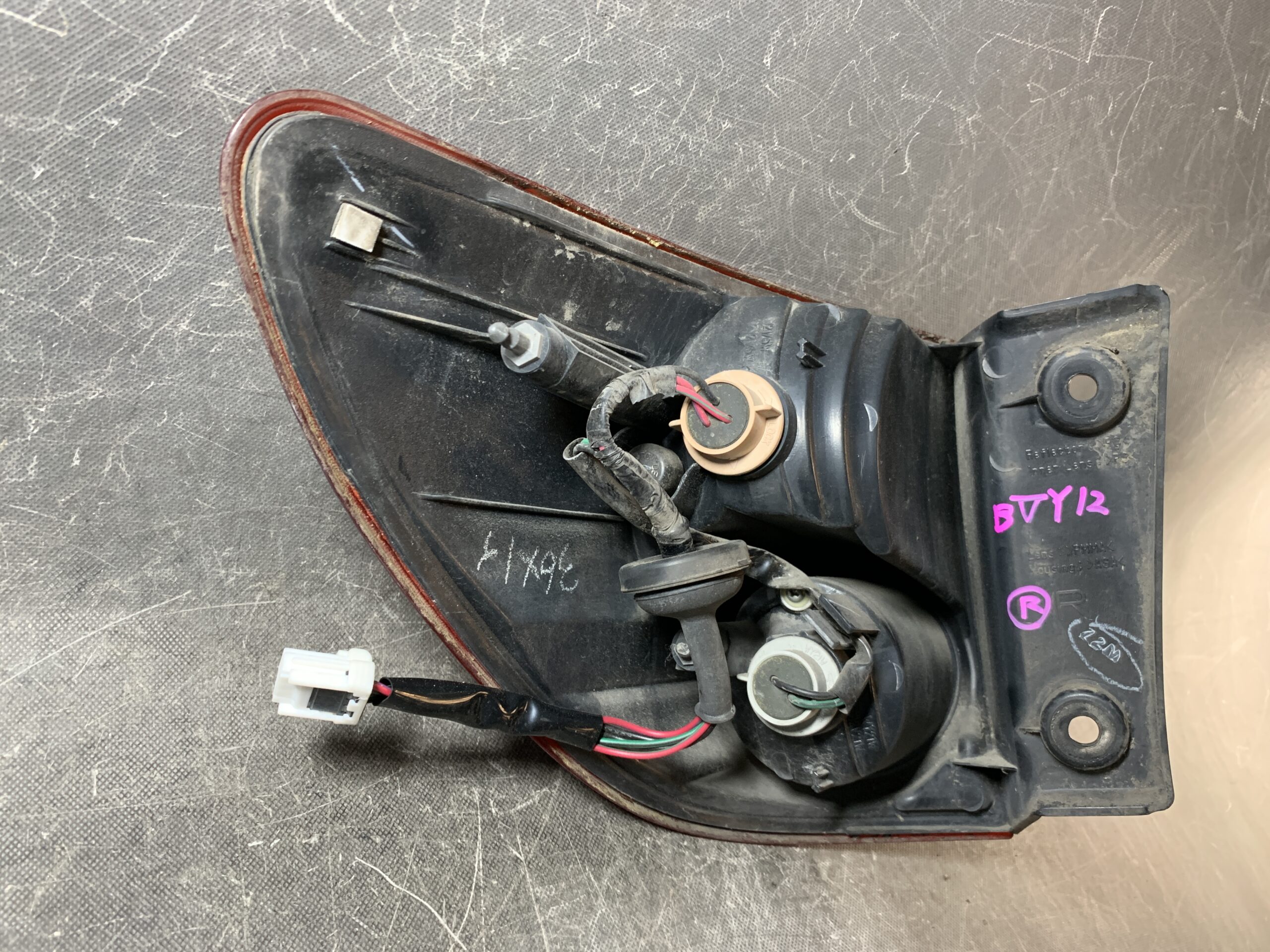 KOITO 220-24886 / Right Side x1