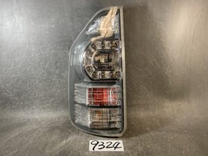 TOYOTA VOXY ZRR70 Genuine Taillight / ICHIKOH 28-220 / Left Side x1