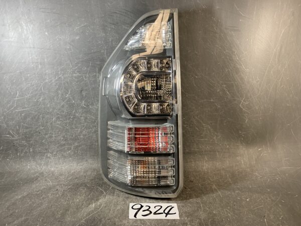 TOYOTA VOXY ZRR70 Genuine Taillight / ICHIKOH 28-220 / Left Side x1 » JDM-PARTS NZ