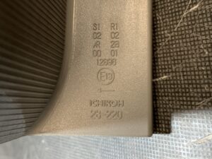 TOYOTA VOXY ZRR70 Genuine Taillight / ICHIKOH 28-220 / Left Side x1