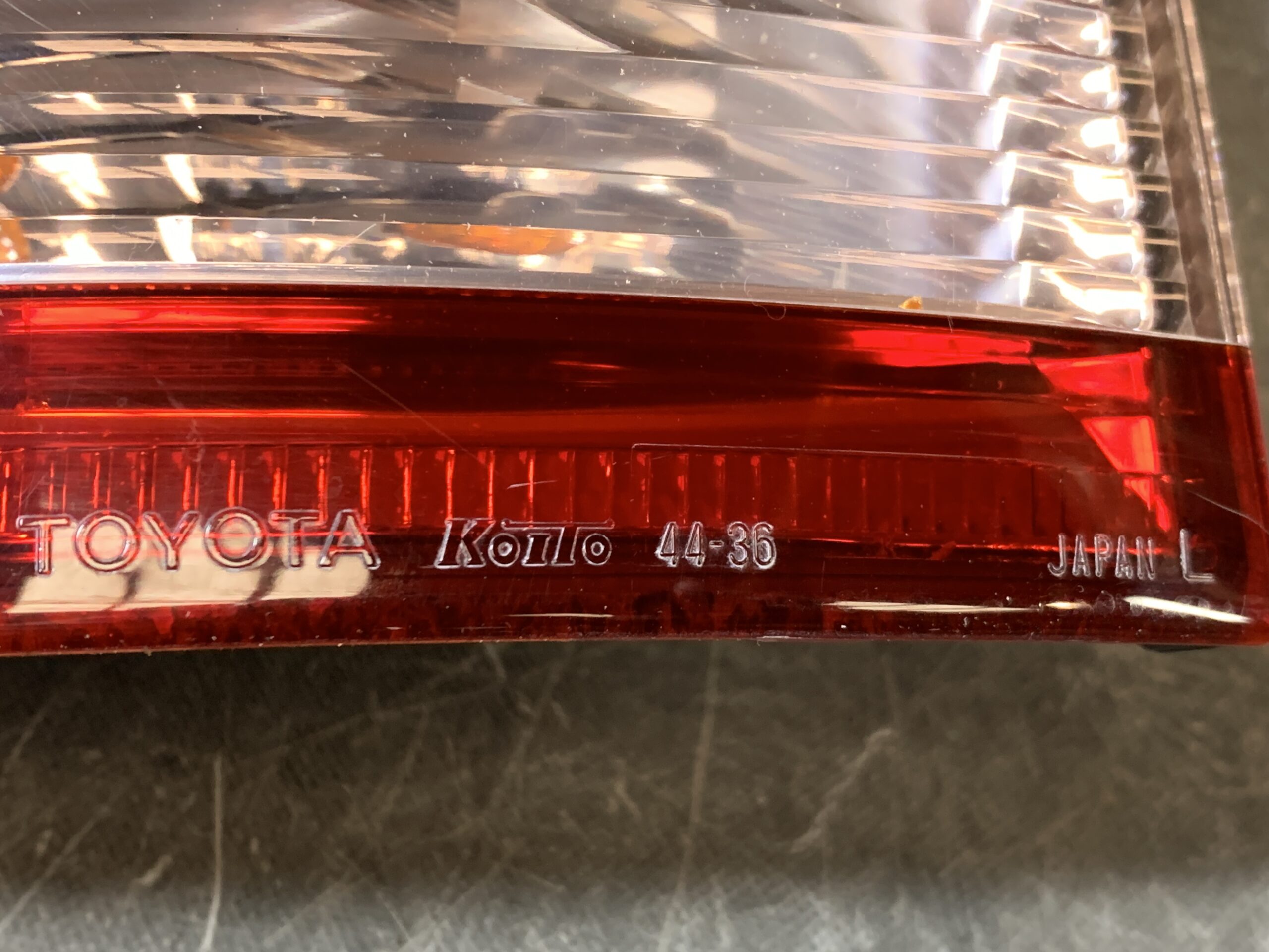 (重複)TOYOTA IPSUM ACM21 Genuine Taillight / KOITO 44-35 /Left Side x1