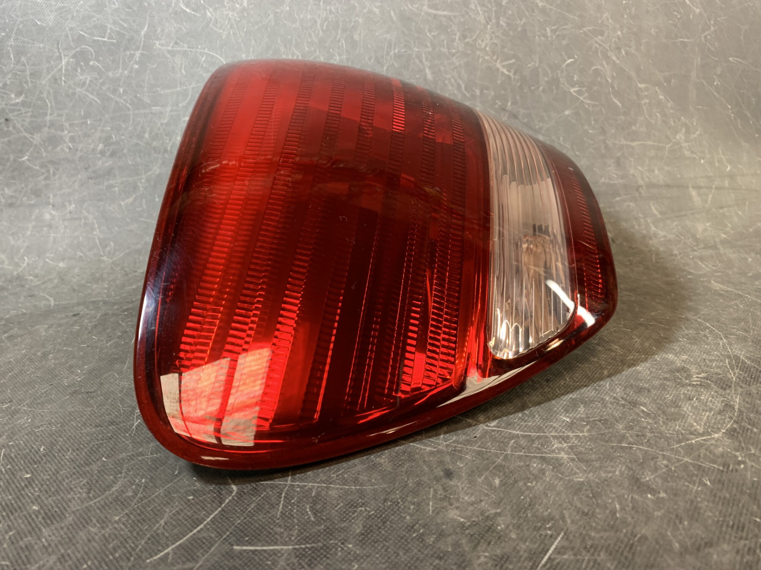 (重複)TOYOTA IPSUM ACM21 Genuine Taillight / KOITO 44-35 /Left Side x1