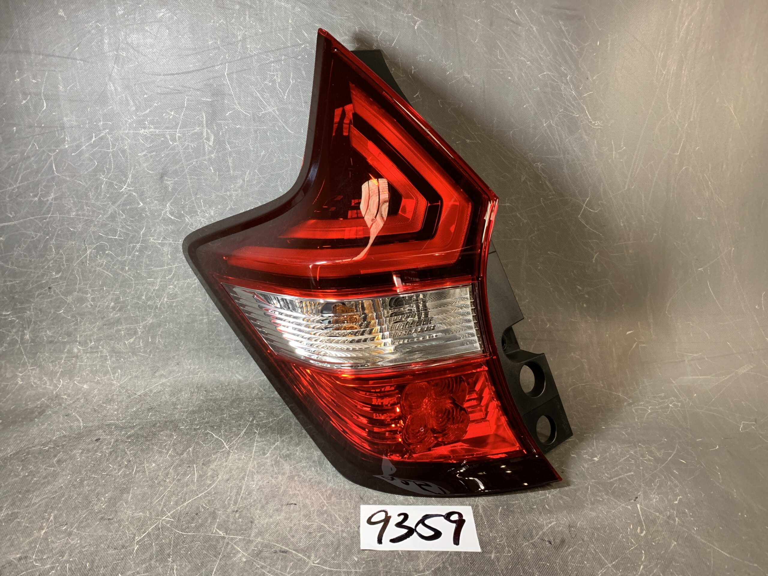 (重複)NISSAN NOTE HE12 Genuine Taillight ICHIKOH D202 Left Side x1