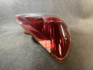 TOYOTA RACTIS NCP100 Genuine Taillight KOITO 52-192 Right Side x1