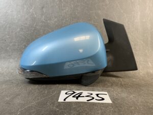 TOYOTA AQUA NHP10 Genuine Door Mirror / 027520 / TOKAI RIKA TR1001 / 571619 Right Side x1