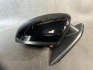 PEUGEOT 308 T9 Genuine Door Mirror with Indicator 98261678XT Left Side x1