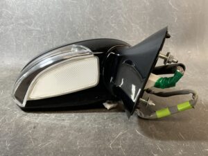 TOYOTA CROWN GRS204 Genuine Door Mirror with Indicator Right Side x1