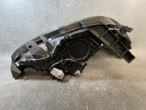 SUBARU XV GP7 Genuine Headlight STANLEY P9931 L Left Side x1