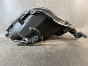 TOYOTA PORTE SPADE NSP140 NCP141 NCP145 Genuine Headlight KOITO 52-261 RIGHT Side x1