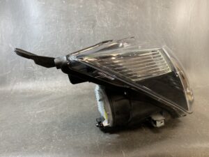 TOYOTA PORTE SPADE NSP140 NCP141 NCP145 Genuine Headlight KOITO 52-261 RIGHT Side x1