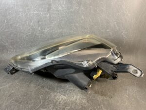 TOYOTA PORTE NSP140 Genuine Headlight KOITO 52-258 RIGHT Side x1