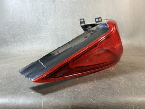 MAZDA PREMACY CW NISSAN LAFESTA Taillight STANLEY P9377 LEFT SIDE x1