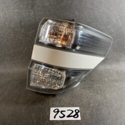 TOYOTA VELLFIRE ANH20 ANH25 GGH20 GGH25 Taillight 58-28 Right Side x1