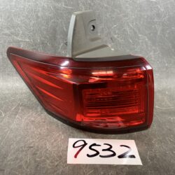 NISSAN ELGRAND E52 Genuine Taillight / STANLEY P8503 / Left Side x1