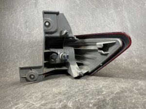 NISSAN ELGRAND E52 Genuine Taillight / STANLEY P8503 / Left Side x1