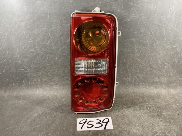 NISSAN ELGRAND E51 ME51 MNE51 NE51 Genuine Taillight / ICHIKOH D005 / Right Side x1 » JDM-PARTS NZ