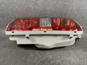 NISSAN ELGRAND E51 ME51 MNE51 NE51 Genuine Taillight / ICHIKOH D005 / Right Side x1