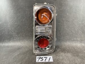 NISSAN ELGRAND E51 ME51 MNE51 NE51 Genuine Taillight / ICHIKOH D005 / Right Side x1