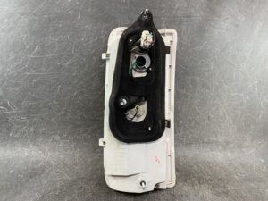 NISSAN ELGRAND E51 ME51 MNE51 NE51 Genuine Taillight / ICHIKOH D005 / Right Side x1