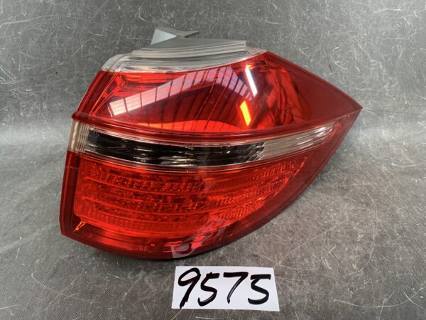 HONDA ELYSION RR1 Genuine Taillight ICHIKOH D046A Right Side x1 » JDM-PARTS NZ