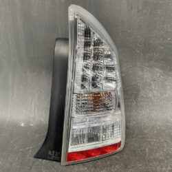 TOYOTA PRIUS ZVW30 Genuine Taillight STANLEY 47-37 RIGHT SIDE x1