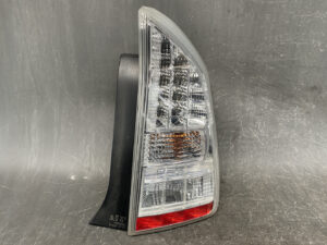 TOYOTA PRIUS ZVW30 Genuine Taillight STANLEY 47-37 RIGHT SIDE x1