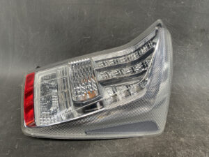 TOYOTA PRIUS ZVW30 Genuine Taillight STANLEY 47-37 RIGHT SIDE x1