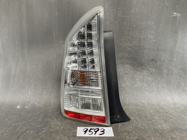 TOYOTA PRIUS ZVW30 Genuine Taillight STANLEY 47-37  LEFT SIDE x1