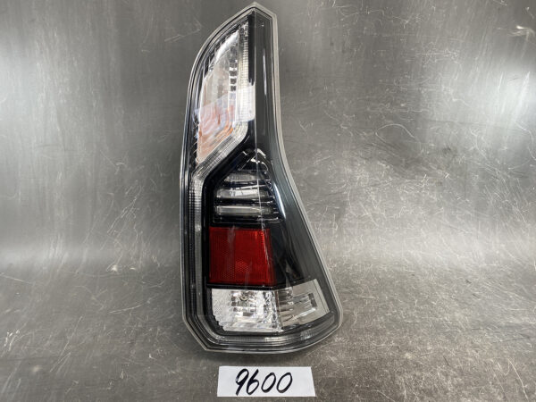 NISSAN SERENA HFC27 Taillight KOITO 220-23766 RIGHT SIDE x1