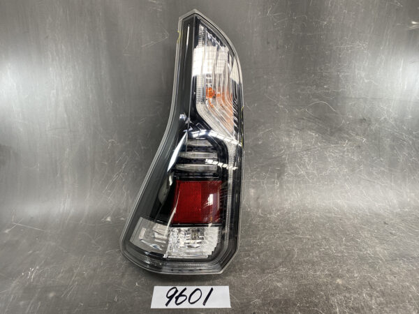 NISSAN SERENA HFC27 Taillight KOITO 220-23766 RIGHT SIDE x1 LEFT SIDE x1 *DAMAGED*