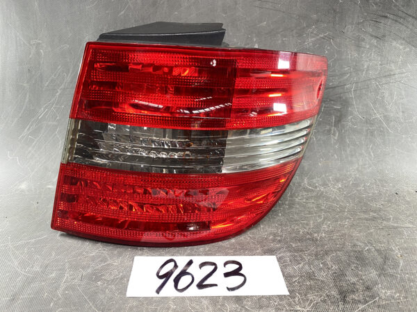 Mercedes-Benz B-Class Genuine Taillight A169 820 26 64 Q11 Right Side x1