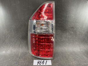 TOYOTA NOAH VOXY ZZR70 ZRR75 Genuine Taillight / ICHIKOH 28-198 / Left Side x1