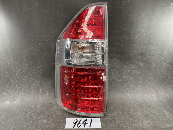 TOYOTA NOAH VOXY ZZR70 ZRR75 Genuine Taillight / ICHIKOH 28-198 / Left Side x1