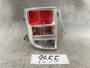 TOYOTA ISIS Genuine Taillight Crear Type KOITO 44-64 Left Side x1